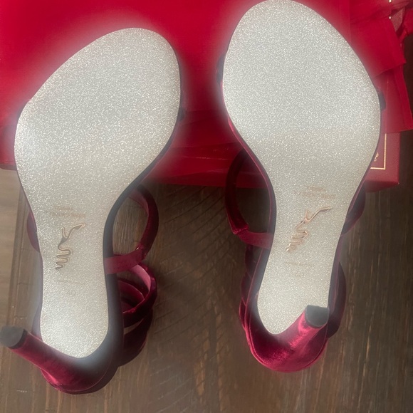 Rene Caovilla's Velvet Cleo sandals - Picture 6 of 9